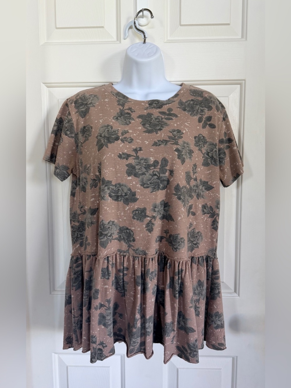 Wishlist Floral Print Peplum Top in Dusty Rose and Charcoal